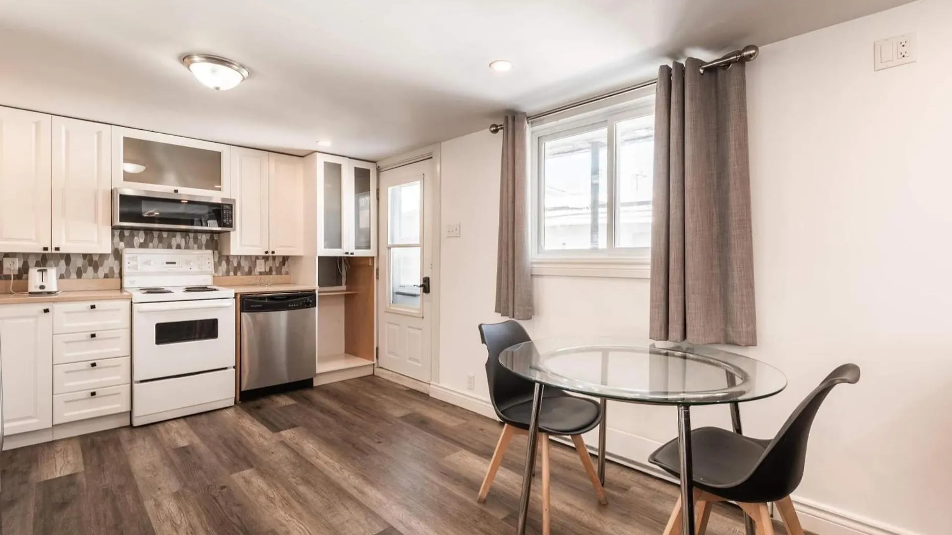 2 Bedroom Apartment In Montreal Canada